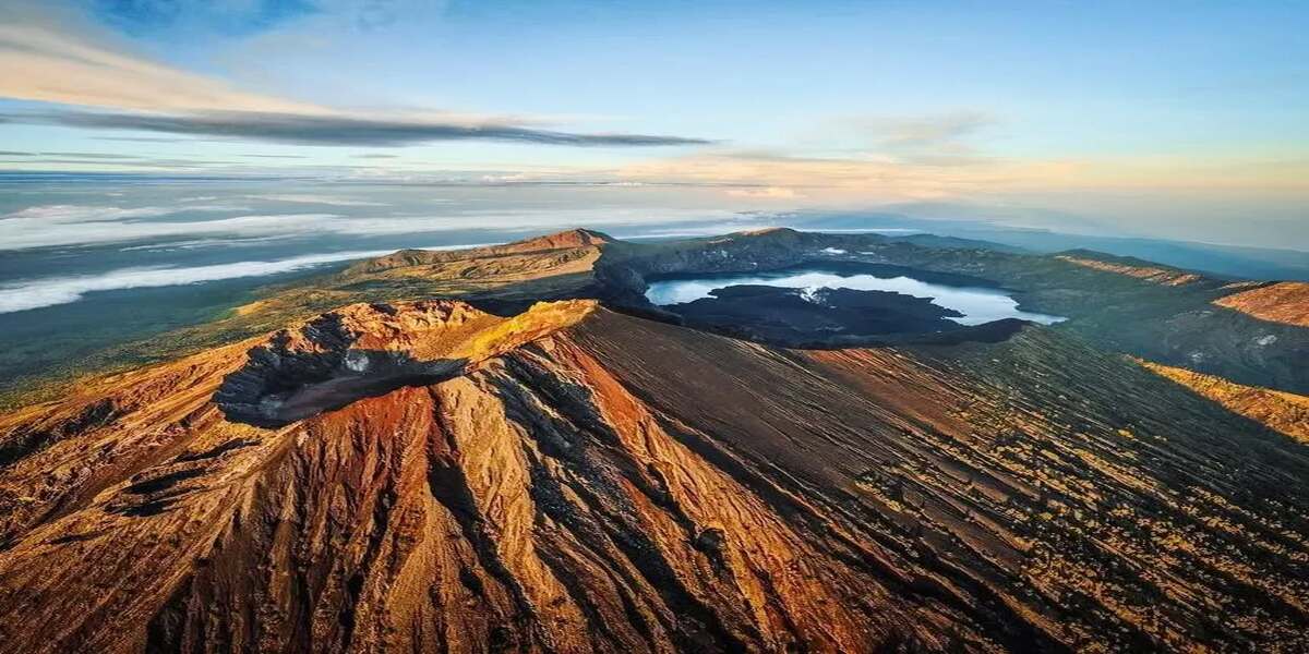 Mount Rinjani trekking guide featuring the latest package prices for 2-day, 3-day, and 4-day hiking tours in Lombok, Indonesia, with options ranging from budget to V.V.I.P packages offered by Rinjani Eco Tour.