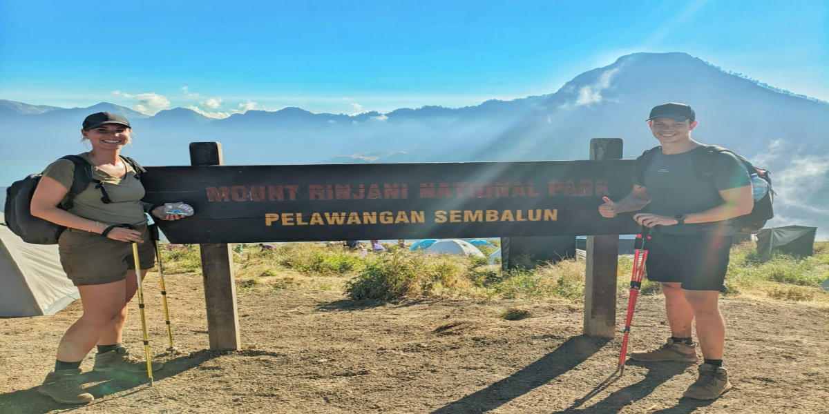 Pendaki beristirahat di Pelawangan Sembalun sebelum menuju puncak Gunung Rinjani.